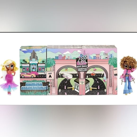 LOL Surprise OMG Movie Magic studios with 70 surprises and 12 dolls - Picture 3 of 10